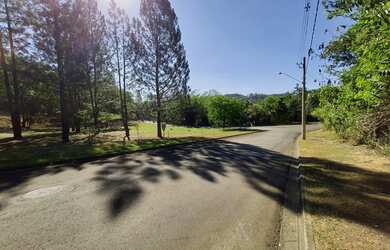 Imagem 12: LINDO TERRENO DE ESQUINA, NA FRENTE DO LAGO COM VISTA PARA AS MONTANHAS NO COND. MORADA DA