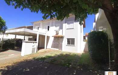 Imagem: A casa em condomínio possui 3 Dormitórios, 2 Banheiros, 2