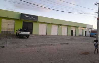 Imagem: O depósito para alugar possui 4 Vagas na garagem e 80m² de