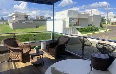 Imagem: A casa em condomínio possui 3 Dormitórios, 4 Banheiros, 4