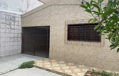 Imagem: A casa possui 2 Dormitórios, 3 Banheiros, 2 Vagas na garagem