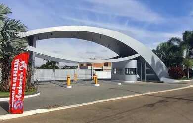 Imagem: A casa em condomínio possui 4 Dormitórios, 5 Banheiros, 4