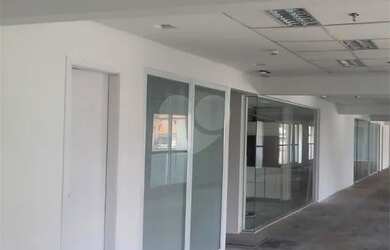 Imagem: O depósito possui 1 Vaga na garagem, 37m² de Área e está