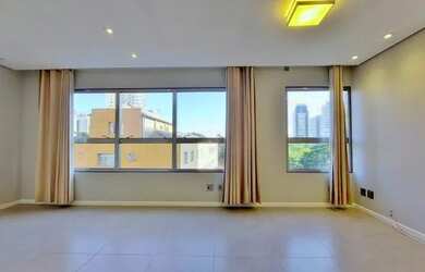 Imagem: O apartamento possui 1 Dormitório, 3 Banheiros, 2 Vagas na