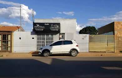 Imagem: A casa possui 2 Dormitórios, 2 Banheiros, 4 Vagas na garagem