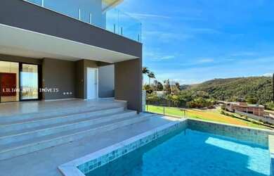 Imagem: A casa possui 4 Dormitórios, 5 Banheiros, 2 Vagas na garagem