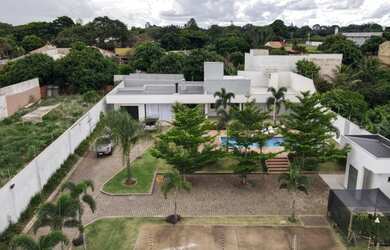 Imagem: A casa possui 3 Dormitórios, 5 Banheiros, 5 Vagas na garagem