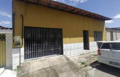 Imagem: A casa possui 2 Dormitórios, 1 Banheiro, 4 Vagas na garagem