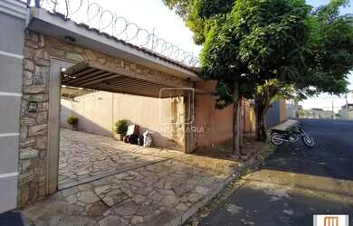 Imagem: O depósito possui 5 Vagas na garagem, 450m² de Área e está