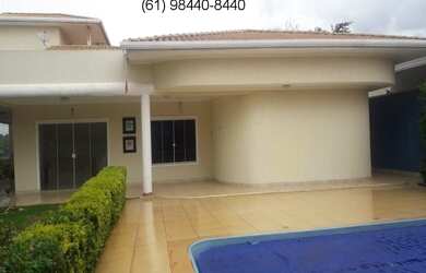 Imagem: A casa possui 4 Dormitórios, 4 Banheiros, 4 Vagas na garagem