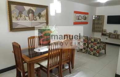 Imagem: A casa possui 3 Dormitórios, 3 Banheiros, 4 Vagas na garagem