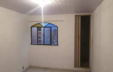 Imagem: A casa possui 1 Dormitório, 1 Banheiro, 32m² de Área e está