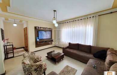 Imagem: A casa possui 4 Dormitórios, 4 Banheiros, 3 Vagas na garagem