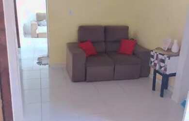 Imagem: A casa possui 3 Dormitórios, 2 Banheiros, 2 Vagas na garagem