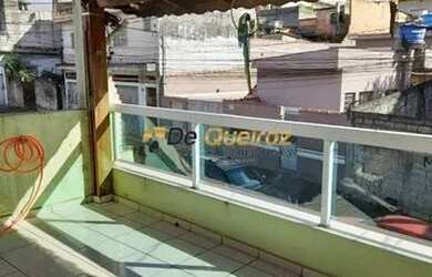 Imagem: A casa possui 4 Dormitórios, 3 Banheiros, 2 Vagas na garagem