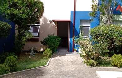 Imagem: A casa em condomínio possui 3 Dormitórios, 2 Banheiros, 2