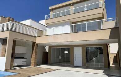 Imagem: A casa em condomínio possui 3 Dormitórios, 4 Banheiros, 2