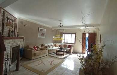 Imagem: A casa possui 2 Dormitórios, 3 Banheiros, 1 Vaga na garagem