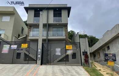 Imagem: A casa possui 2 Dormitórios, 2 Banheiros, 2 Vagas na garagem