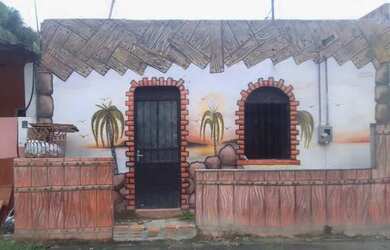 Imagem: A casa possui 2 Dormitórios, 1 Banheiro e está localizado