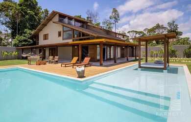 Imagem: A casa em condomínio possui 4 Dormitórios, 5 Banheiros, 300m²