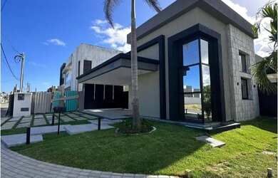 Imagem: A casa em condomínio possui 3 Dormitórios, 2 Banheiros e 2