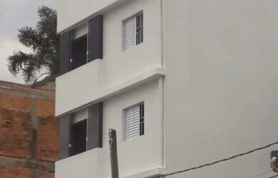 Imagem: A casa possui 1 Dormitório, 1 Banheiro, 45m² de Área, Varanda