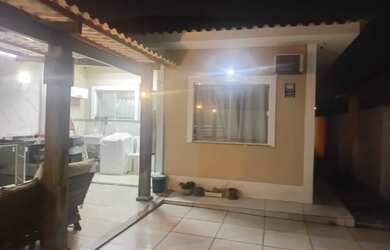 Imagem: A casa possui 2 Dormitórios, 1 Banheiro, 1 Vaga na garagem