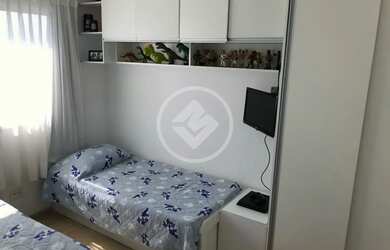 Imagem: O apartamento possui 3 Dormitórios, 1 Banheiro, 2 Vagas na