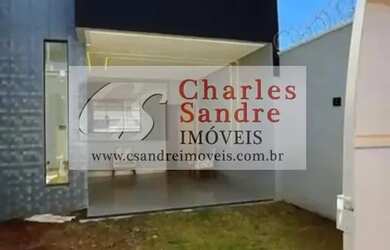 Imagem: A casa possui 3 Dormitórios, 2 Banheiros, 2 Vagas na garagem