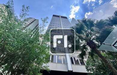 Imagem: O depósito possui 5 Vagas na garagem e 846m² de Área e está