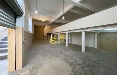 Imagem: O depósito possui 5 Vagas na garagem, 427m² de Área e está