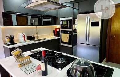 Imagem: A casa em condomínio possui 4 Dormitórios, 4 Banheiros, 4