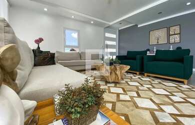 Imagem: A casa possui 3 Dormitórios, 5 Banheiros, 5 Vagas na garagem