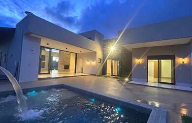 Imagem: A casa em condomínio possui 3 Dormitórios, 4 Banheiros, 2