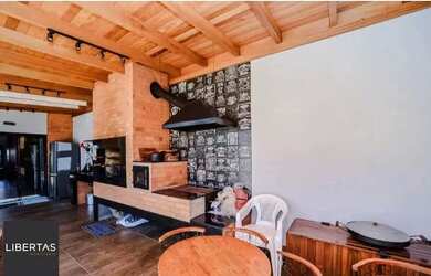 Imagem 5: Casa semi mobiliada com churrasqueira e piscina no bairro Ecoville