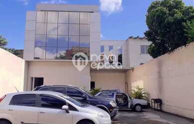 Imagem: O depósito possui 5 Vagas na garagem, 132m² de Área e está