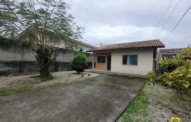 Imagem: A casa possui 2 Dormitórios, 2 Banheiros, 1 Vaga na garagem