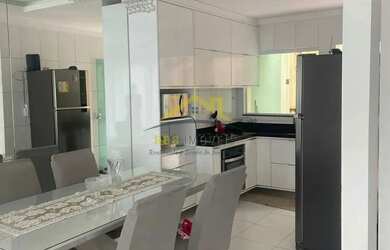 Imagem: A casa possui 2 Dormitórios, 3 Banheiros, 1 Vaga na garagem