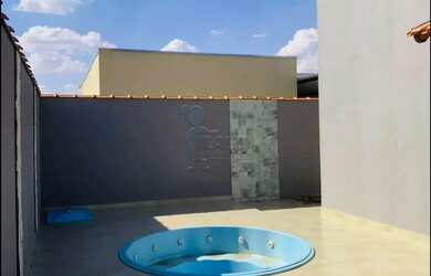 Imagem: A casa possui 2 Dormitórios, 2 Banheiros, 1 Vaga na garagem