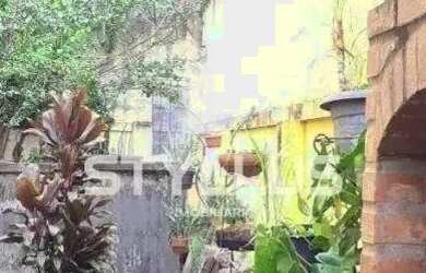 Imagem: A casa possui 4 Dormitórios, 3 Banheiros, 2 Vagas na garagem