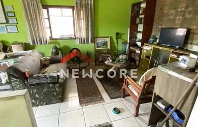 Imagem: A casa possui 3 Dormitórios, 3 Banheiros, 5 Vagas na garagem