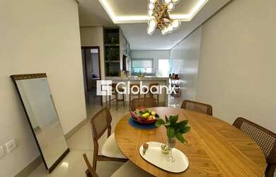 Imagem: A casa possui 3 Dormitórios, 3 Banheiros, 1 Vaga na garagem