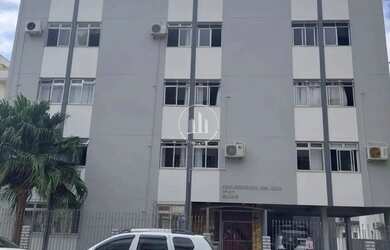 Imagem: O apartamento possui 3 Dormitórios, 1 Banheiro, 1 Vaga na garagem