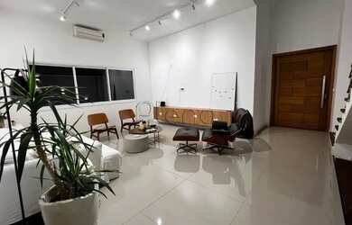 Imagem: A casa em condomínio possui 3 Dormitórios, 4 Banheiros, 4