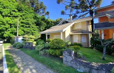 Imagem: A casa possui 3 Dormitórios, 3 Banheiros, 3 Vagas na garagem