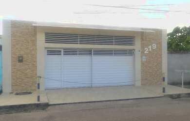 Imagem: A casa possui 2 Dormitórios, 1 Banheiro e 3 Vagas na garagem