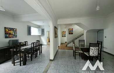 Imagem: A casa possui 5 Dormitórios, 5 Banheiros, 3 Vagas na garagem