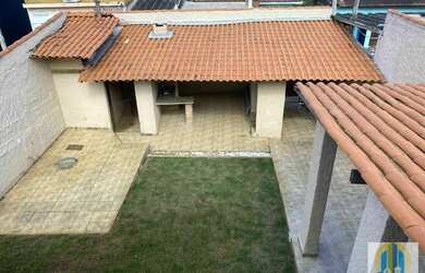 Imagem: A casa possui 2 Dormitórios, 2 Banheiros, 4 Vagas na garagem