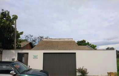 Imagem: A casa possui 2 Dormitórios, 1 Banheiro, 3 Vagas na garagem